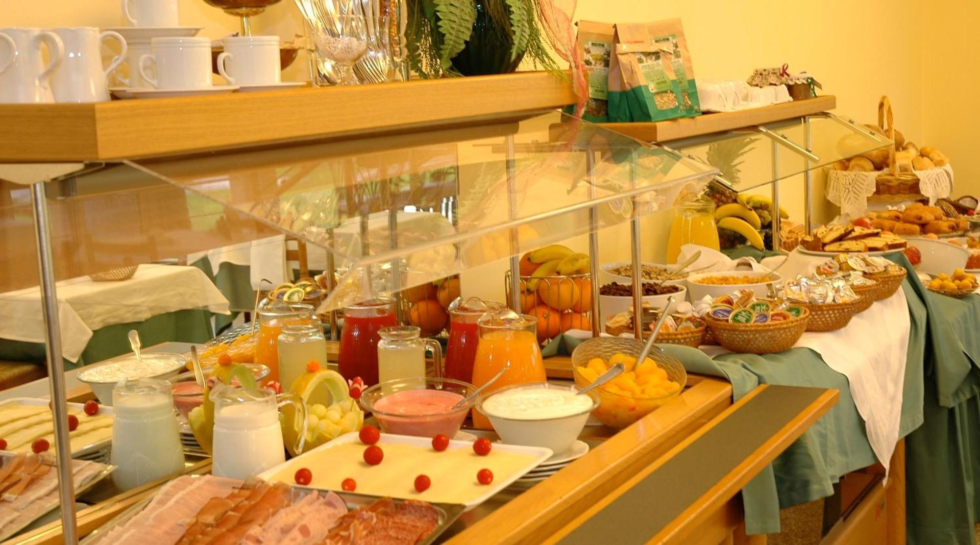 Hotel Elisabetta Torbole Sul Garda Zewnętrze zdjęcie