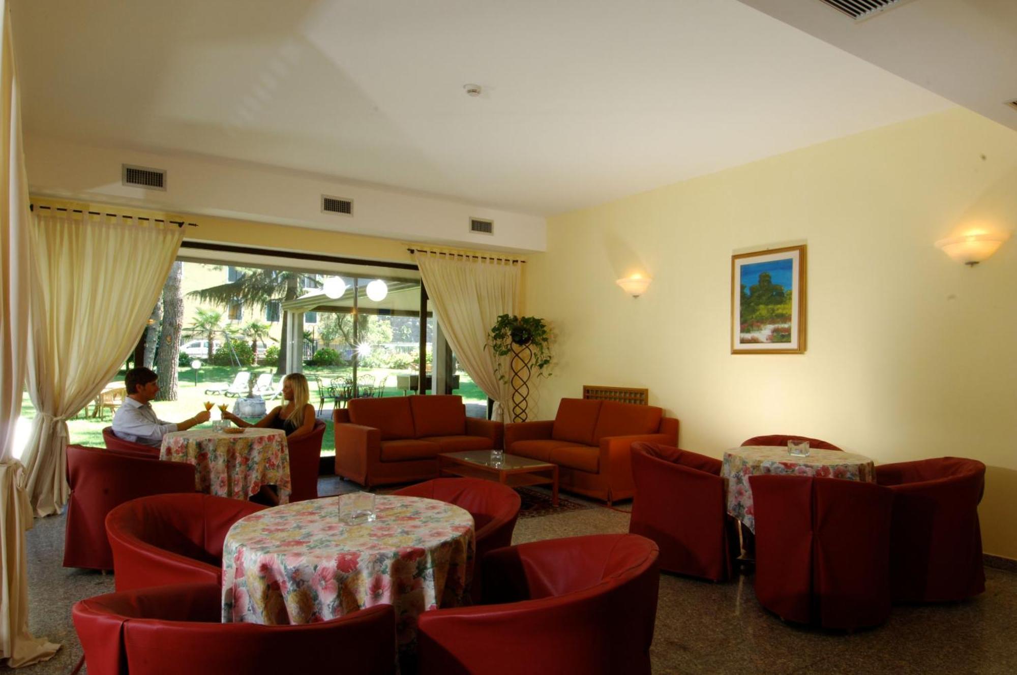 Hotel Elisabetta Torbole Sul Garda Zewnętrze zdjęcie
