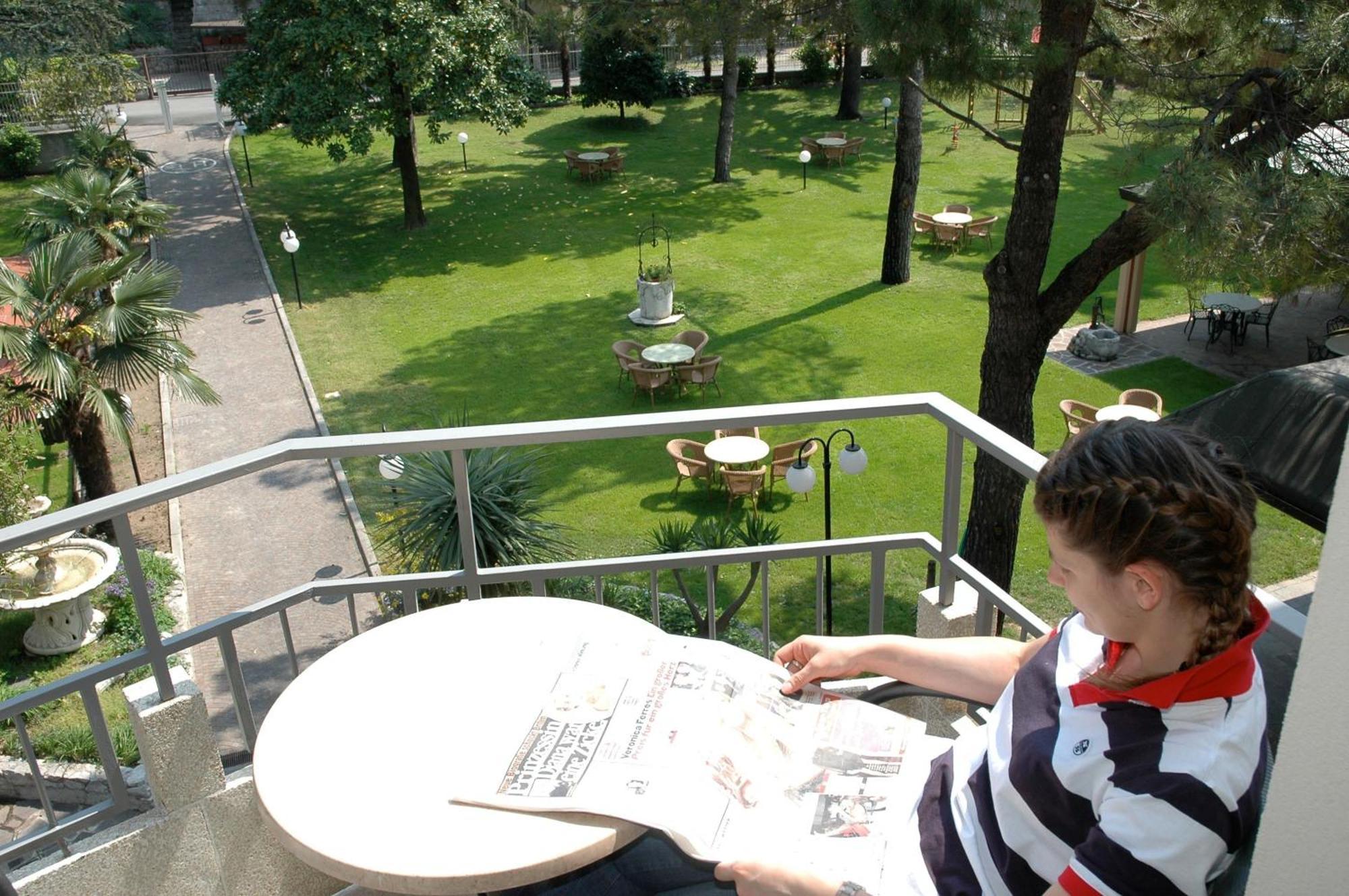 Hotel Elisabetta Torbole Sul Garda Zewnętrze zdjęcie