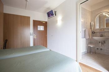 Hotel Elisabetta Torbole Sul Garda Zewnętrze zdjęcie